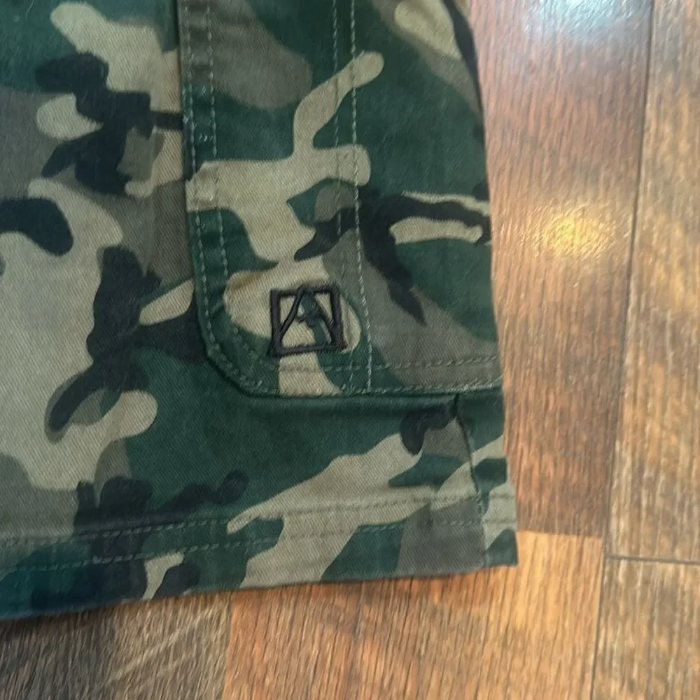 Avalanche shorts 10/12 (2800)